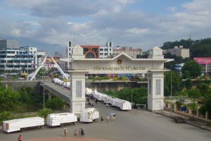 Trung Quốc lại tạm ngừng nhập khẩu hàng hóa qua cửa khẩu Hà Khẩu - Lào Cai do có ca nhiễm Covid